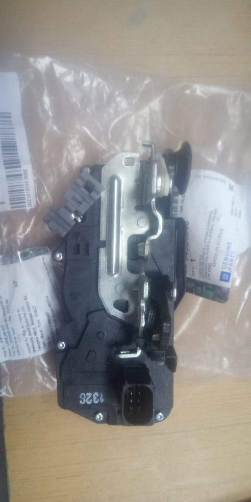 Door Latch Rear Right Captiva  J94551341