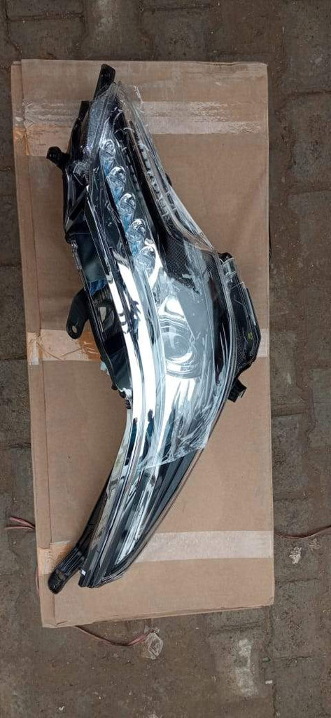 Head Lamp Right Fortuner New Model   811100KC50