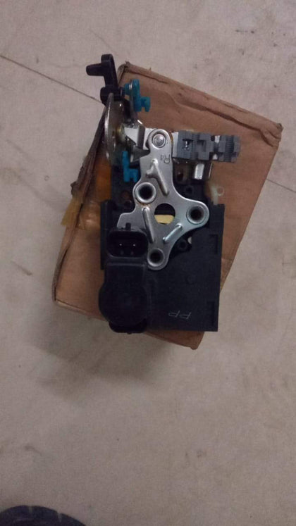 Rear Door Latch Right Aveo          J96801710