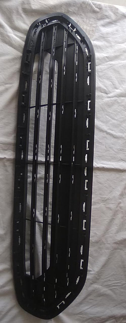 E4V517B968DD   Radiator Grille Figo Aspire