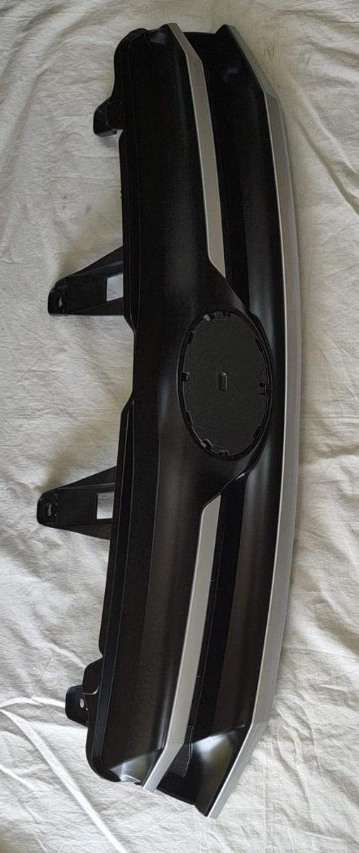 Radiator Grille Crysta - Radiator Grille Innova Crysta Silver – CarTrends