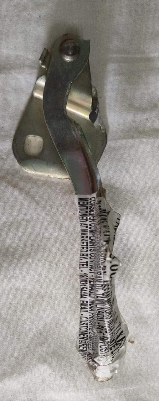 654016135R  Bonet Hinge Kwid Left