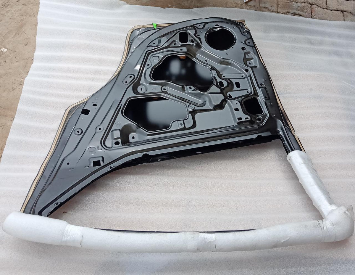 H210M3BBMB  Door Sunny Rear Right