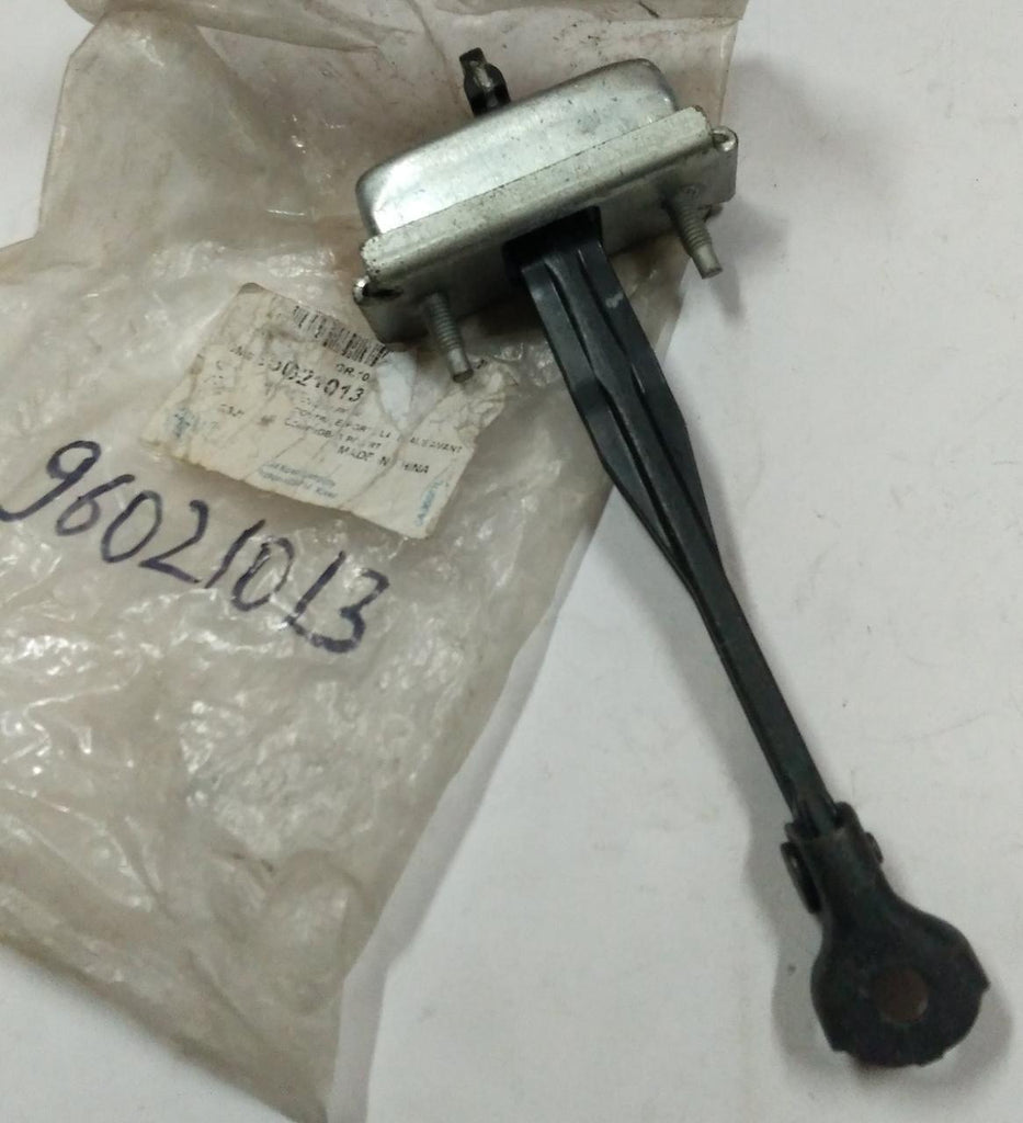 J95021013  Checker Front Cruze