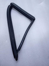 Load image into Gallery viewer, J96601532  Door Glass Moulding Spark Front Right