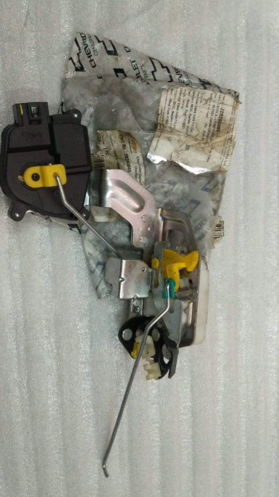 J28290865  Door Latch Spark Front Right