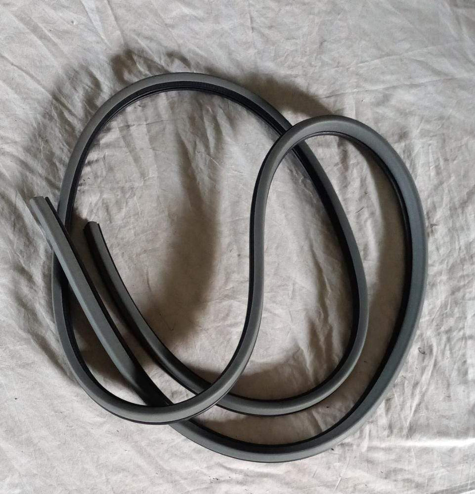 J96583167  Weatherstrip Aveo Front Door