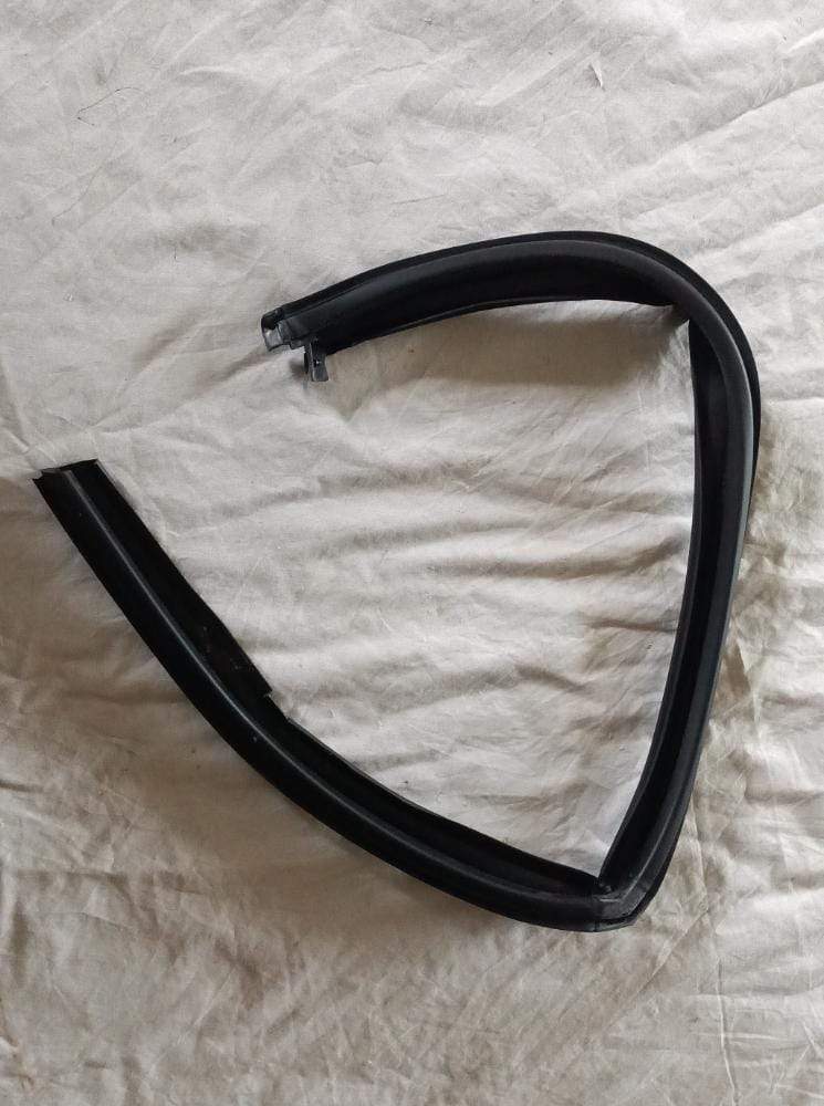 J96548208  Weatherstrip Optra Rear Left Door