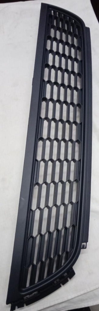 6RG853677-9B9  Lower Grille Polo Black