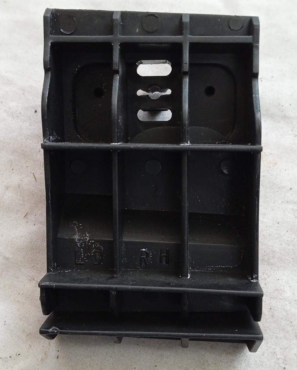S93287848   Retainer Corsa Right Side