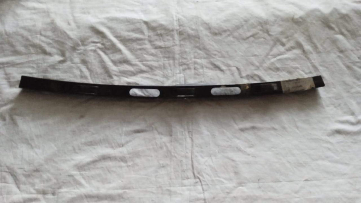 J94564073   Guide Beat Rear Left