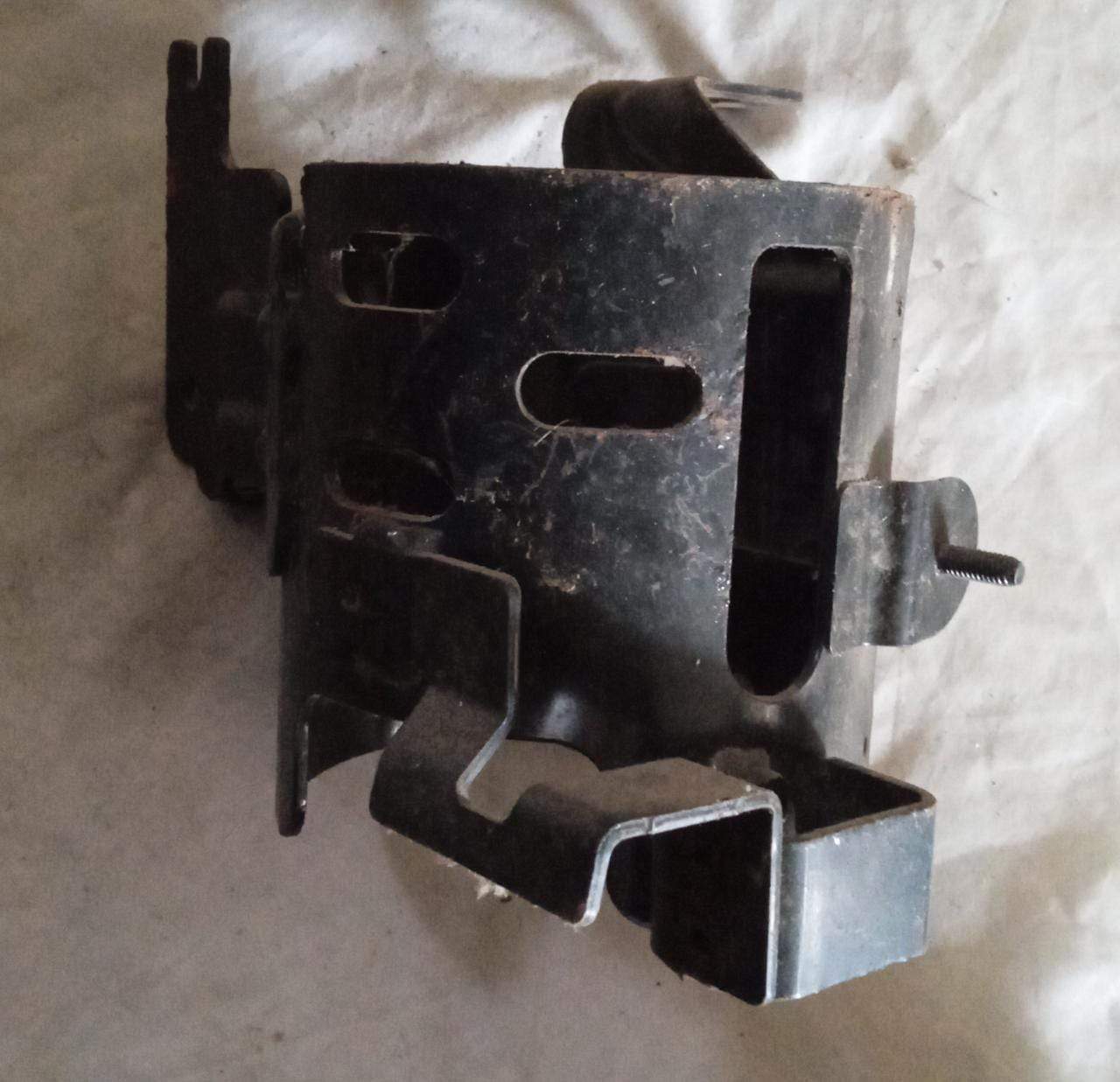 J96437485  Fuel Filter Bracket Optra