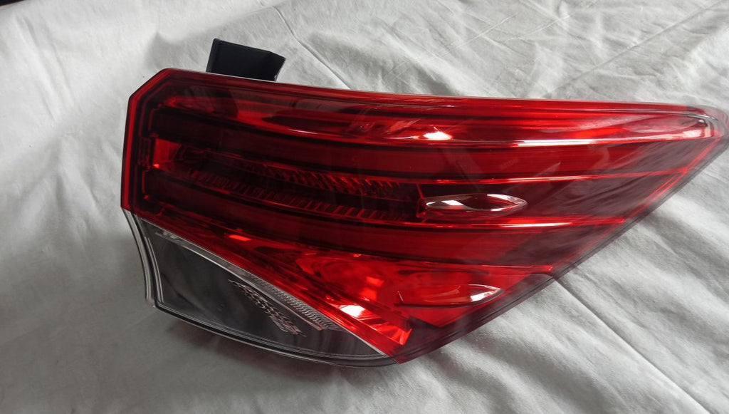 815500K351 Tail Lamp Fortuner New Model Right Side Spare Parts