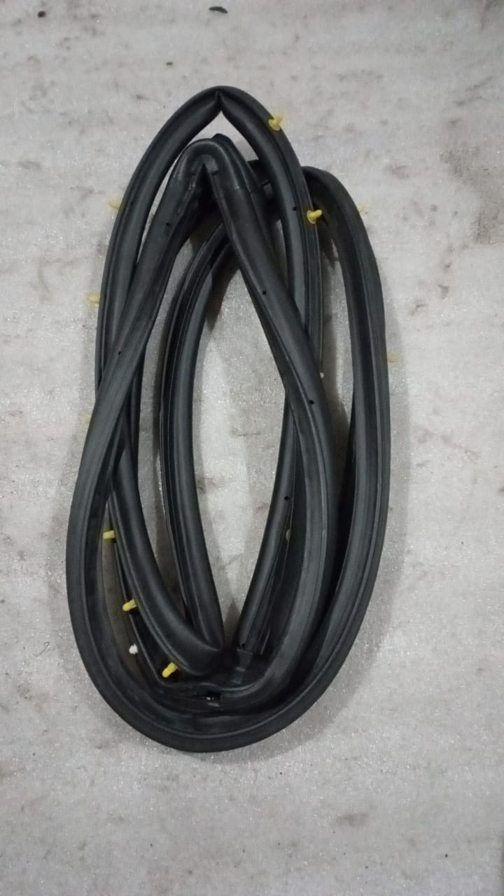 J96548103 Door Wetaherstrip Optra Front Right Spare Parts