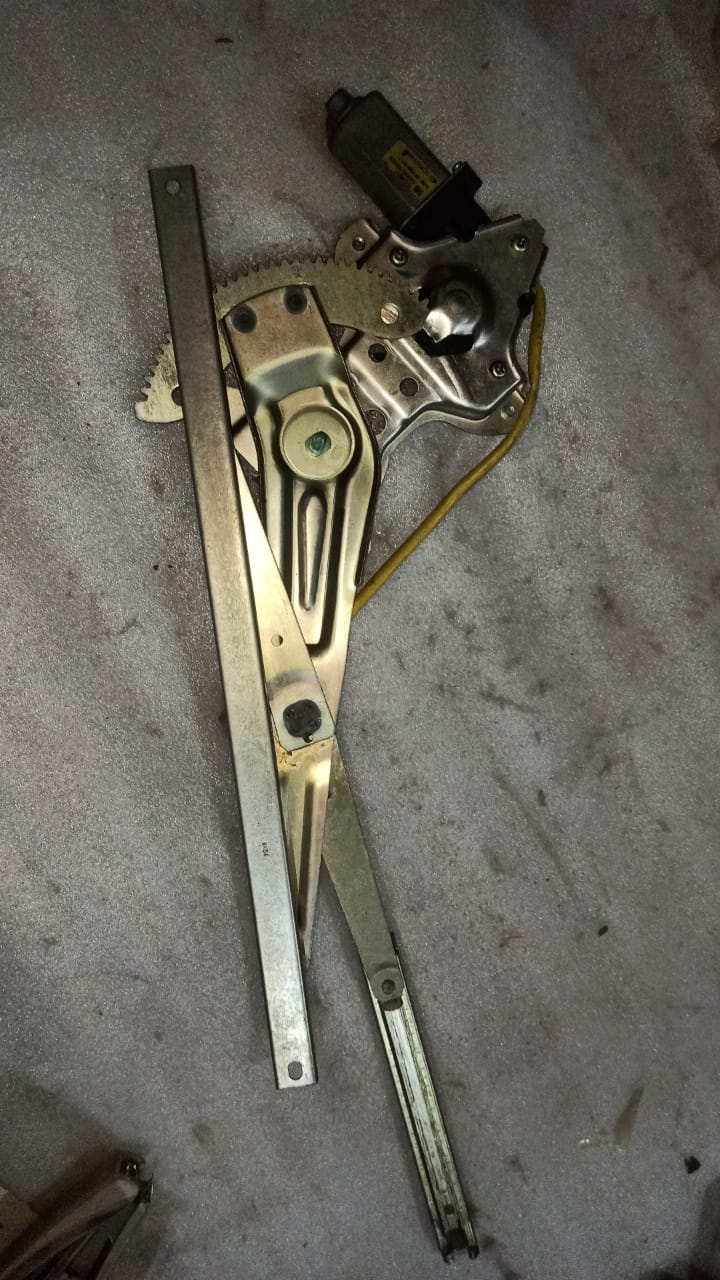 T97690473  Regulator Tavera Rear Left Side