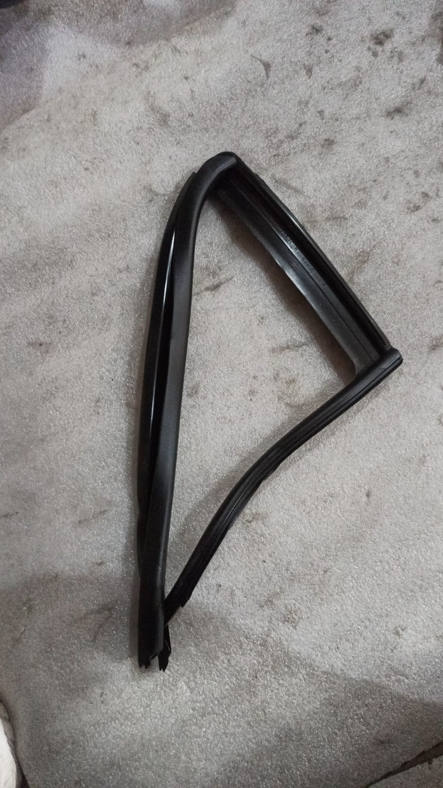J96601531  Glass Moulding Spark Front Left Side