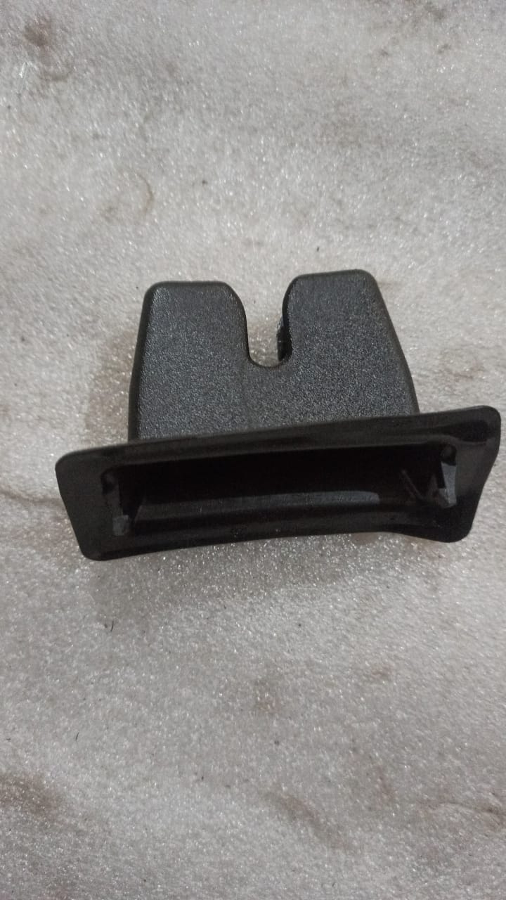 J13501990  Compartment Plate Cover Cruze