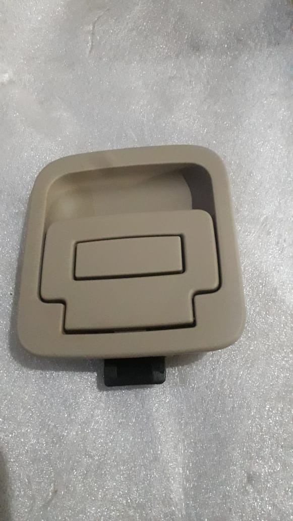 J96808016  Load Compartment Handle Captiva Front