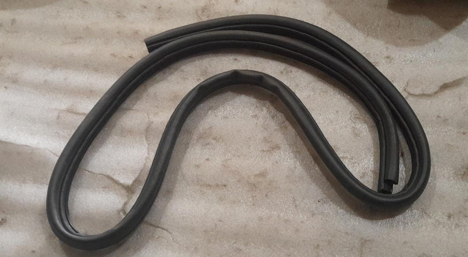 J95989936 WEATHERSTRIP BEAT RIGHT SIDE