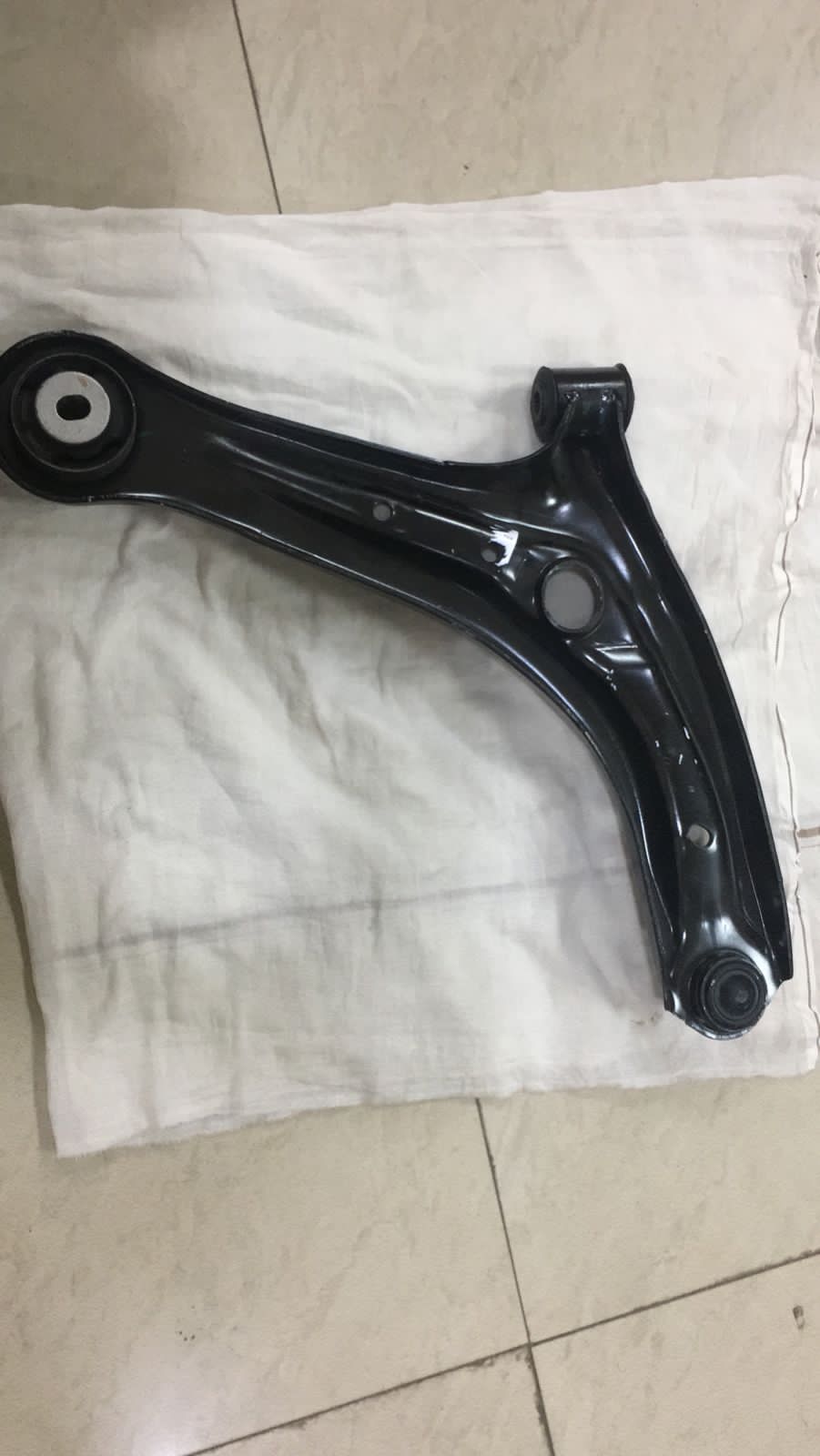 E4BZ3079A SUSPENSION ARM FIGO ASPIRE LEFT SIDE