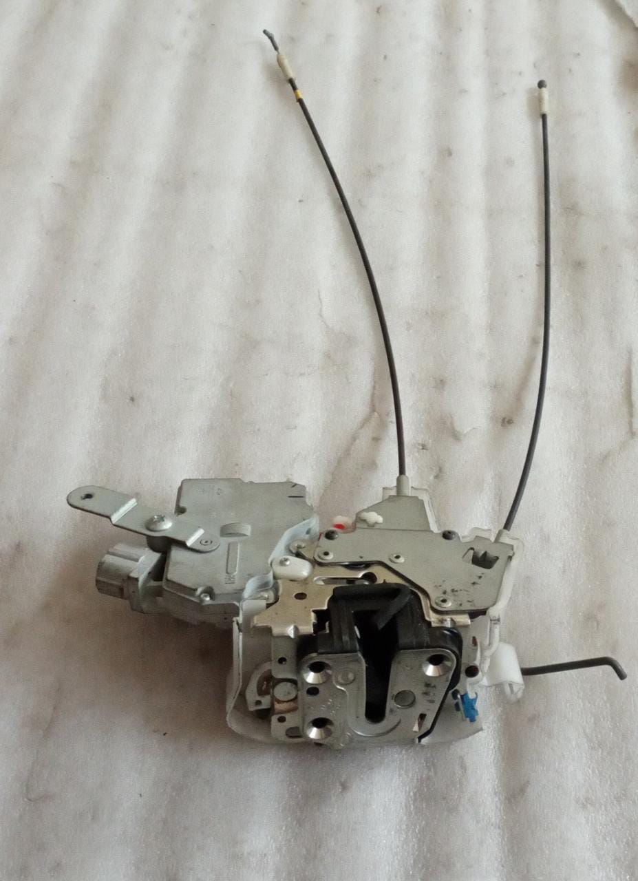 F61032SA080 DOOR LATCH FORESTER FRONT RIGHT SIDE