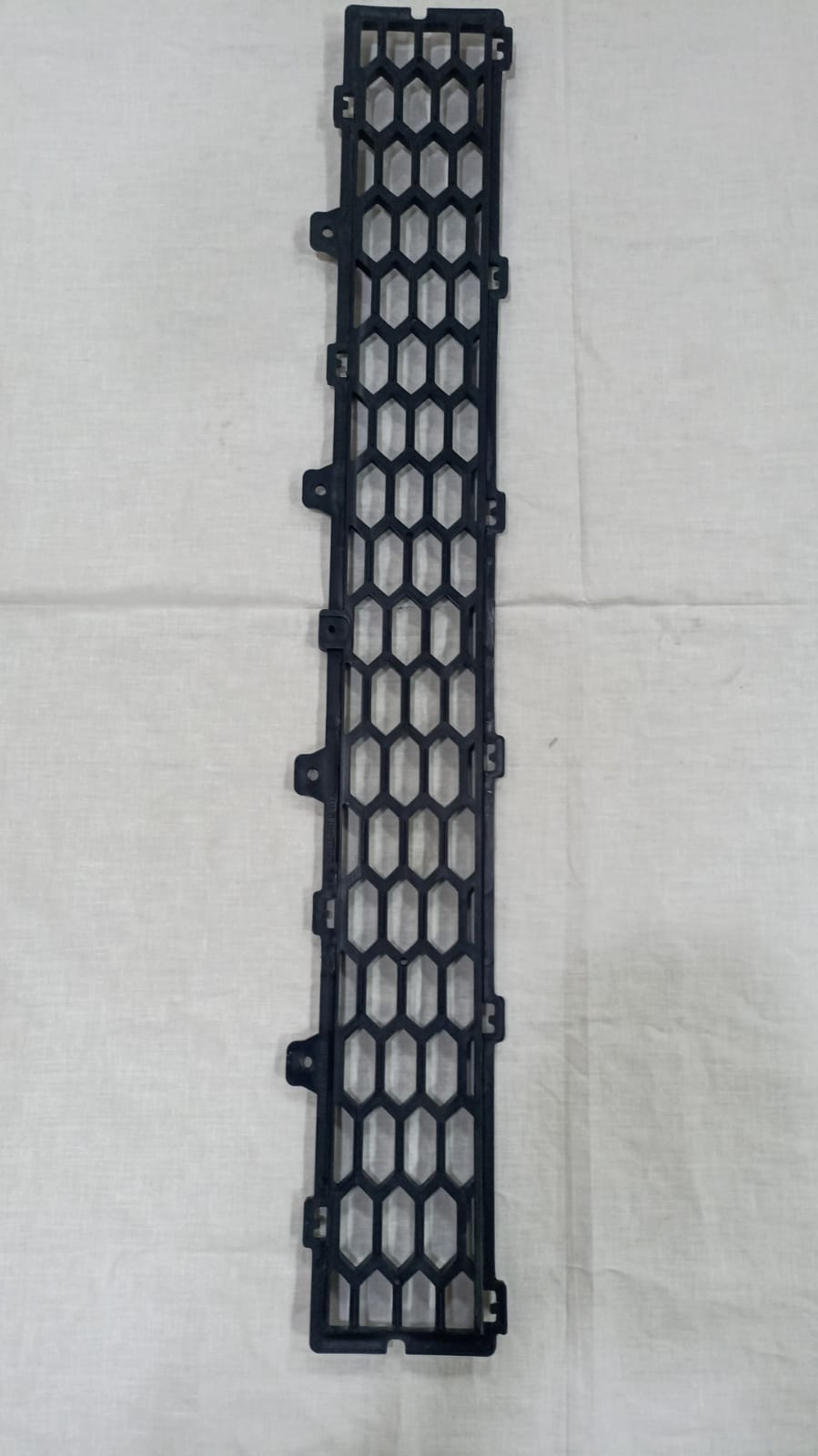 J96623441 LOWER GRILLE CAPTIVA