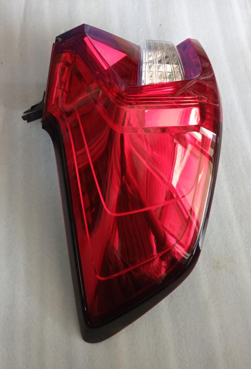 LAMP ASSY REAR COMB LEFT SIDE ERTIGA  35750M72R00