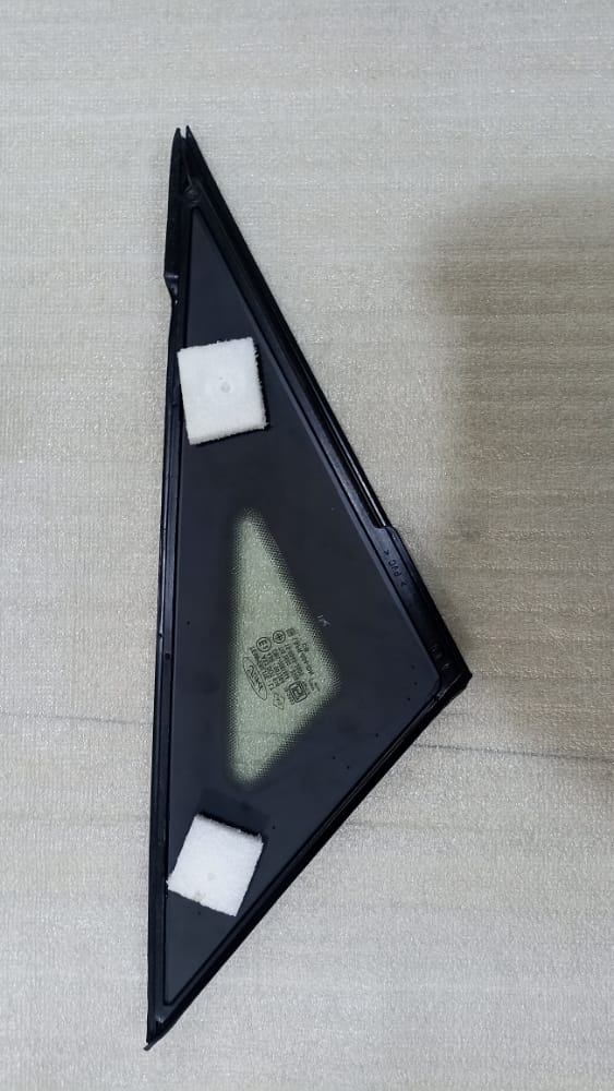 CN1Z5829711F - QUARTER WINDOW GLASS ECOSPORTS