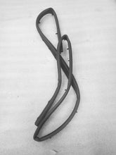 Load image into Gallery viewer, EB3Z16A238A BONET RUBBER ENDEAVOUR RIGHT SIDE