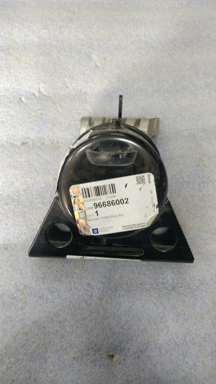 J96686002   Engine Mounting Right Side Beat Petrol