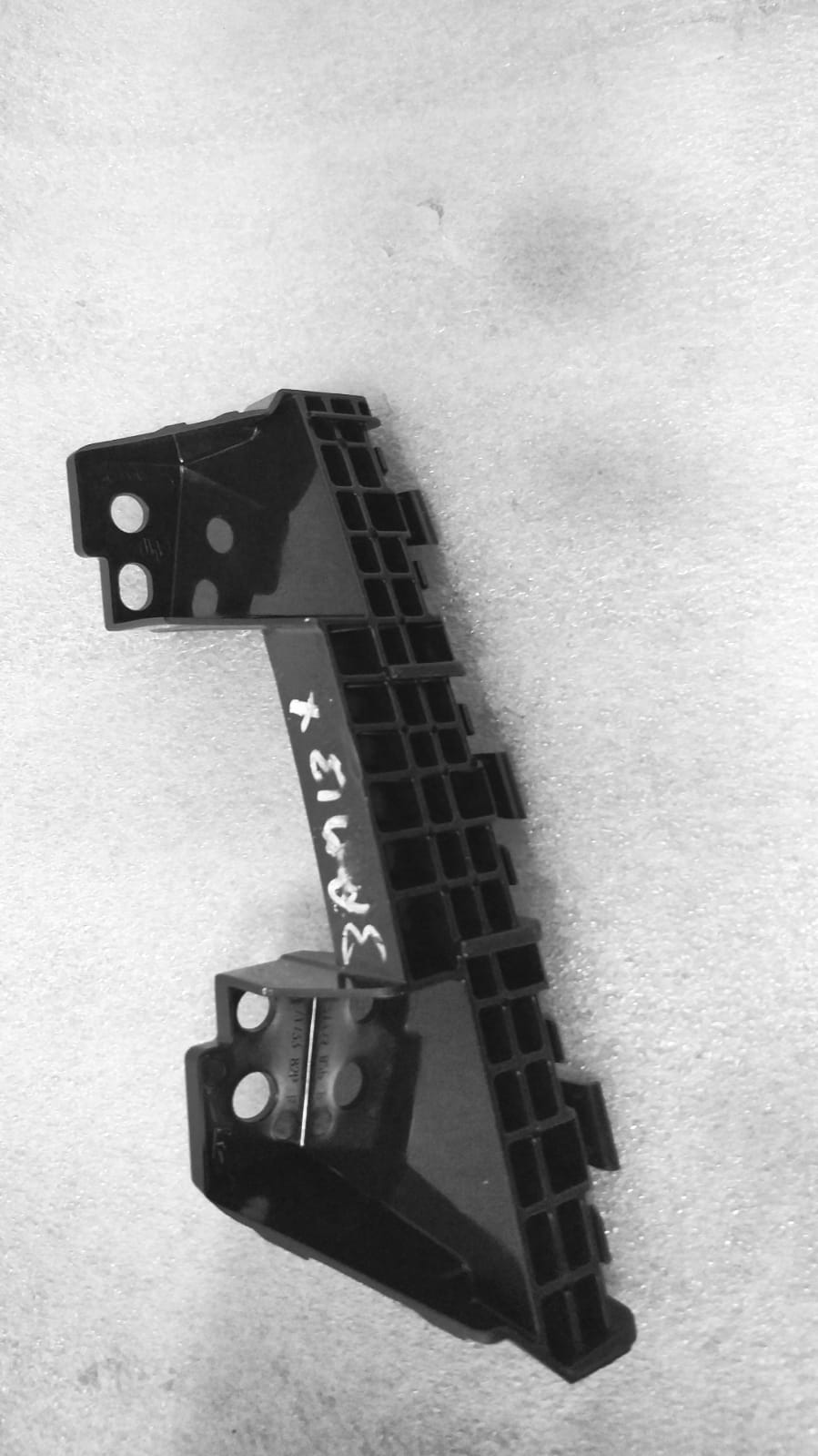 HOLDER  BUMPER SIDER VITARA BREZZA 71732M82P01