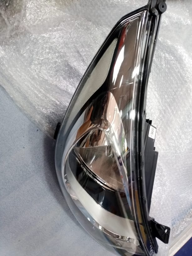 Hyundai Fluidic Verna Head Lamp / Headlight RH 921021V000