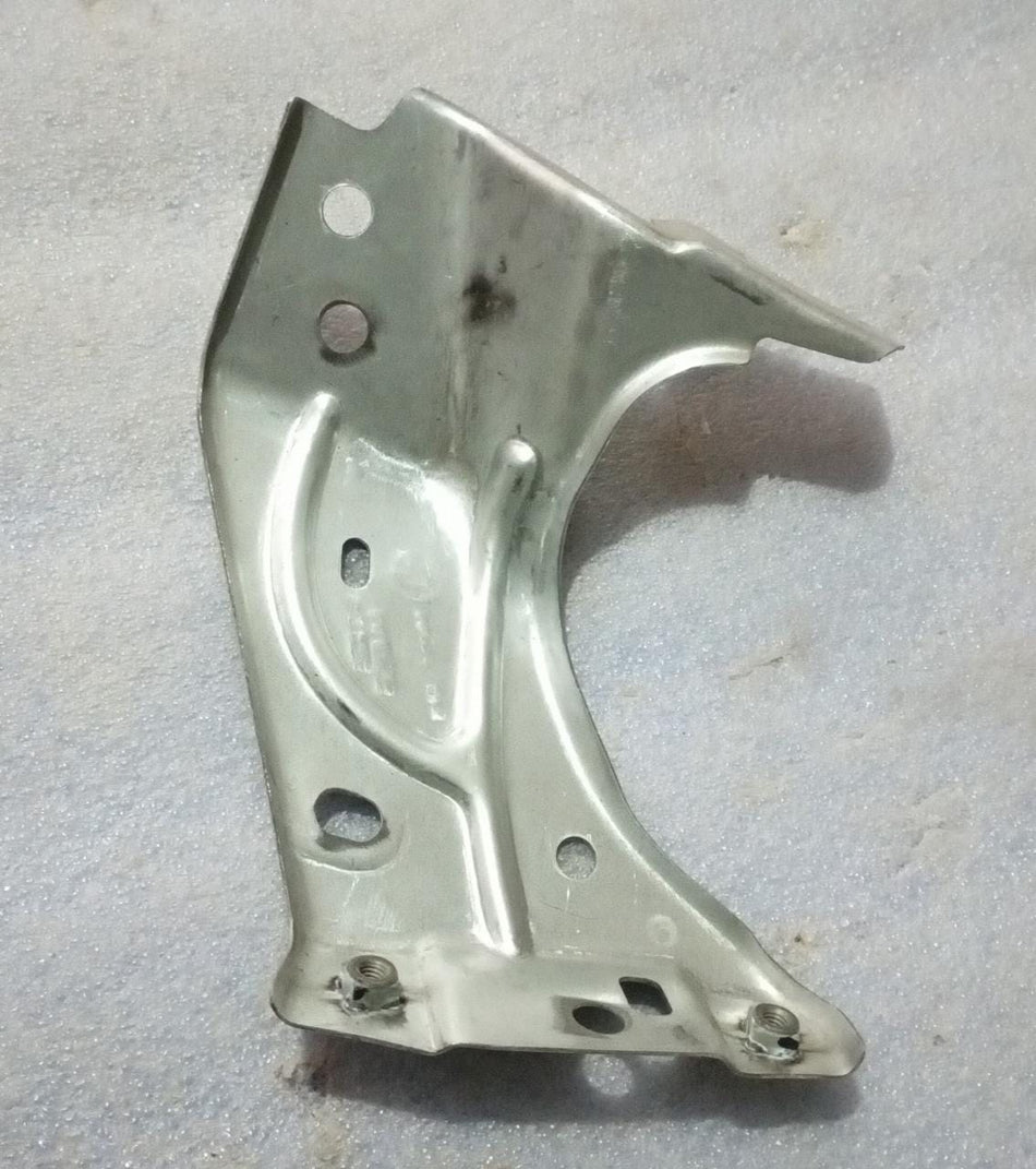 5JL821136    Front Fender Bracket Skoda Salvia Right Side