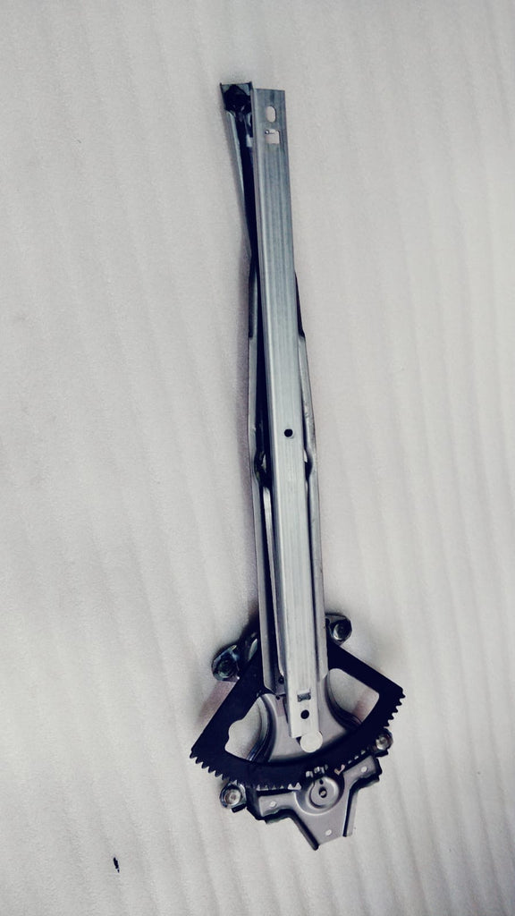 REGULATOR FRONT DOOR I20 RH 824041J010