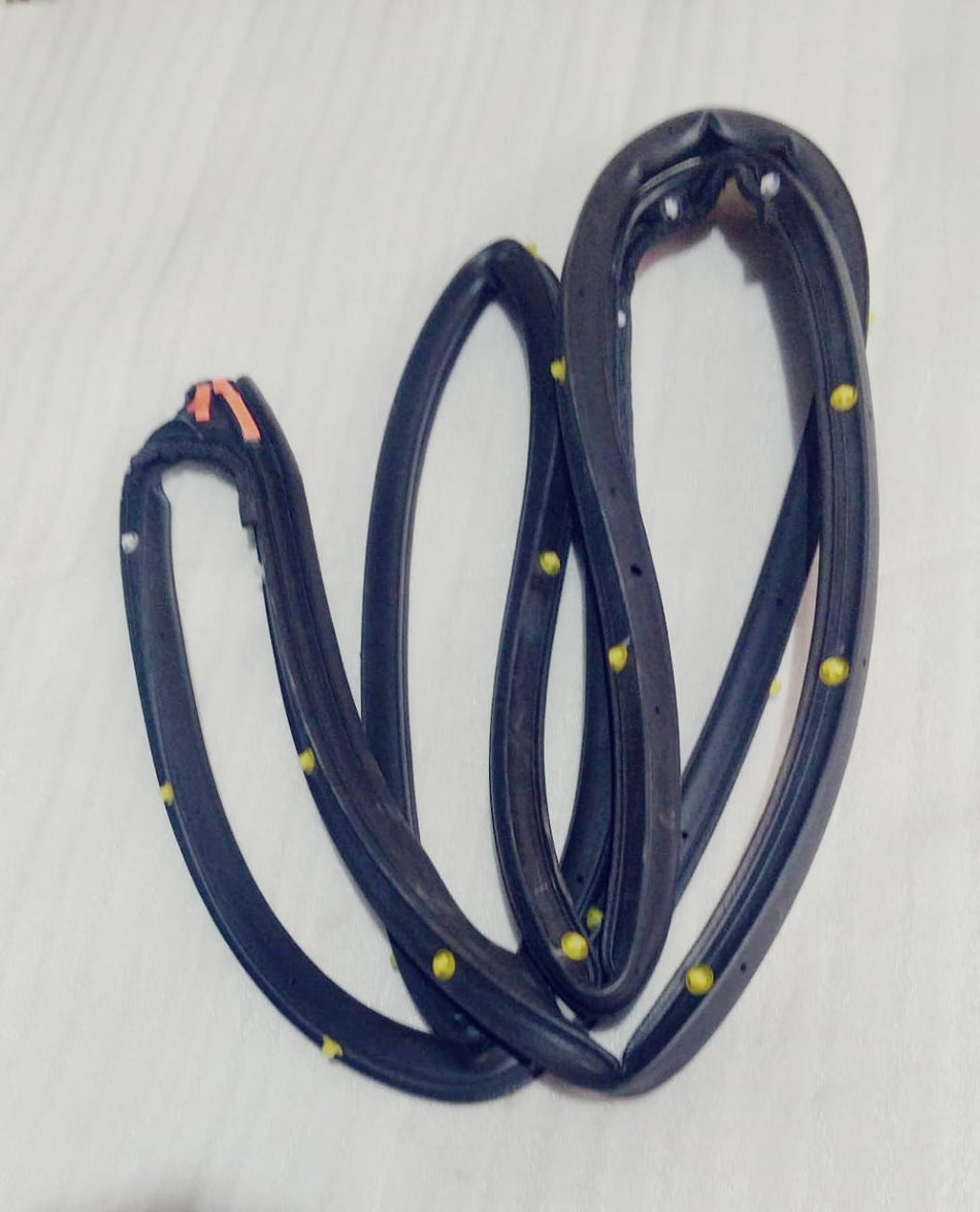 828312XA0A REAR DOOR RUBBER DATSUN REDI GO LEFT SIDE
