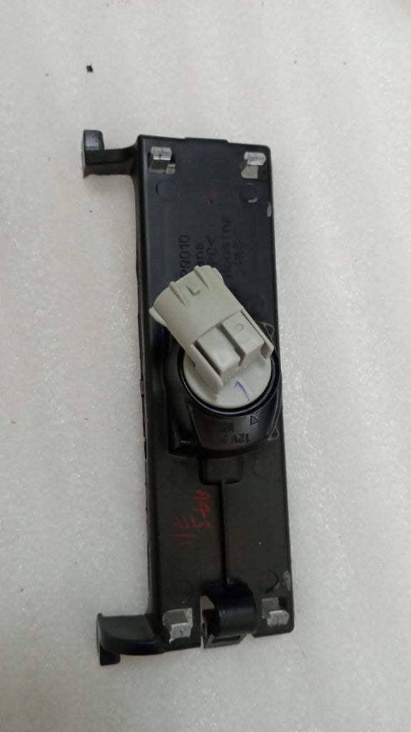 LAMP ASSY LICENSE PLATE 812700D110
