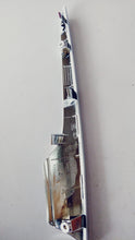 Load image into Gallery viewer, RADIATOR GRILLE EON CENTER CROME  863534N000