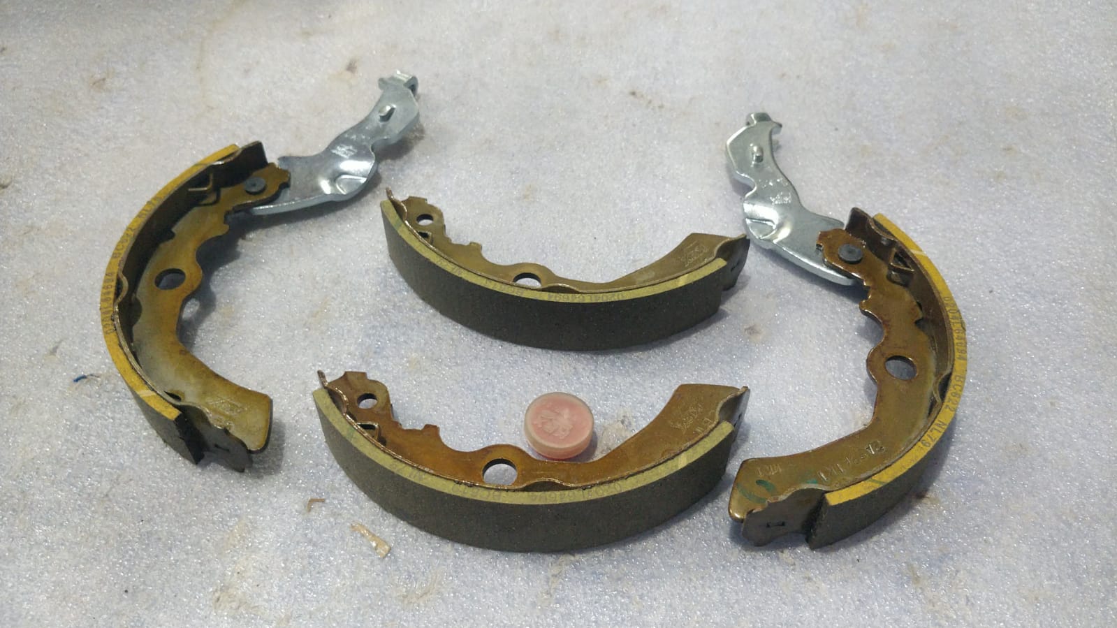 SHOE SET-REAR KWID 440609419R – CarTrends