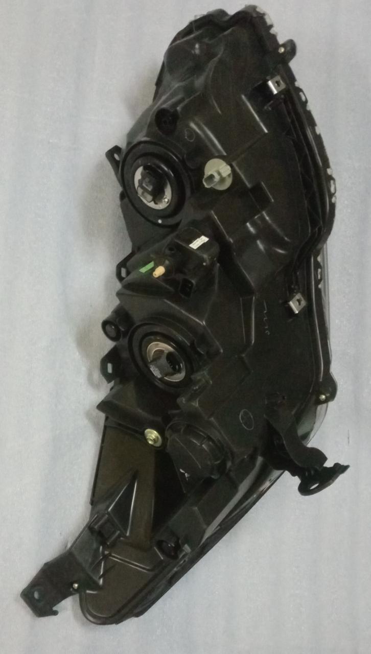 CarTrends Honda City Type 7 left headlamp spare part with clear lens and reflective interior, designed for vehicle illumination.