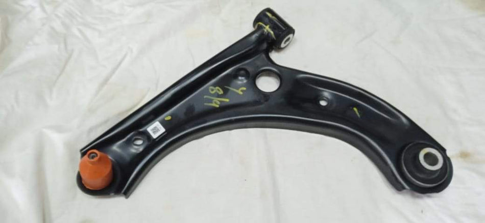 CarTrends spare part 45202M55R00 arm Swift new model left side, car repair or replacement component, close-up view.