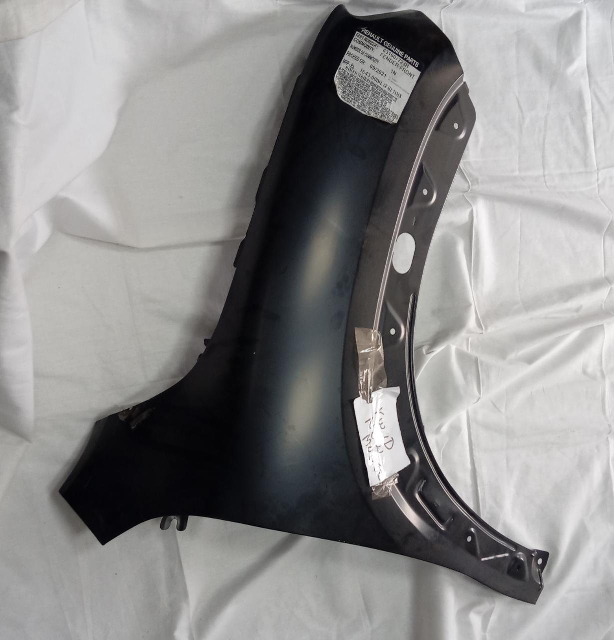CarTrends front fender for Renault Kwid new model, right side spare part with metallic finish and mounting details.