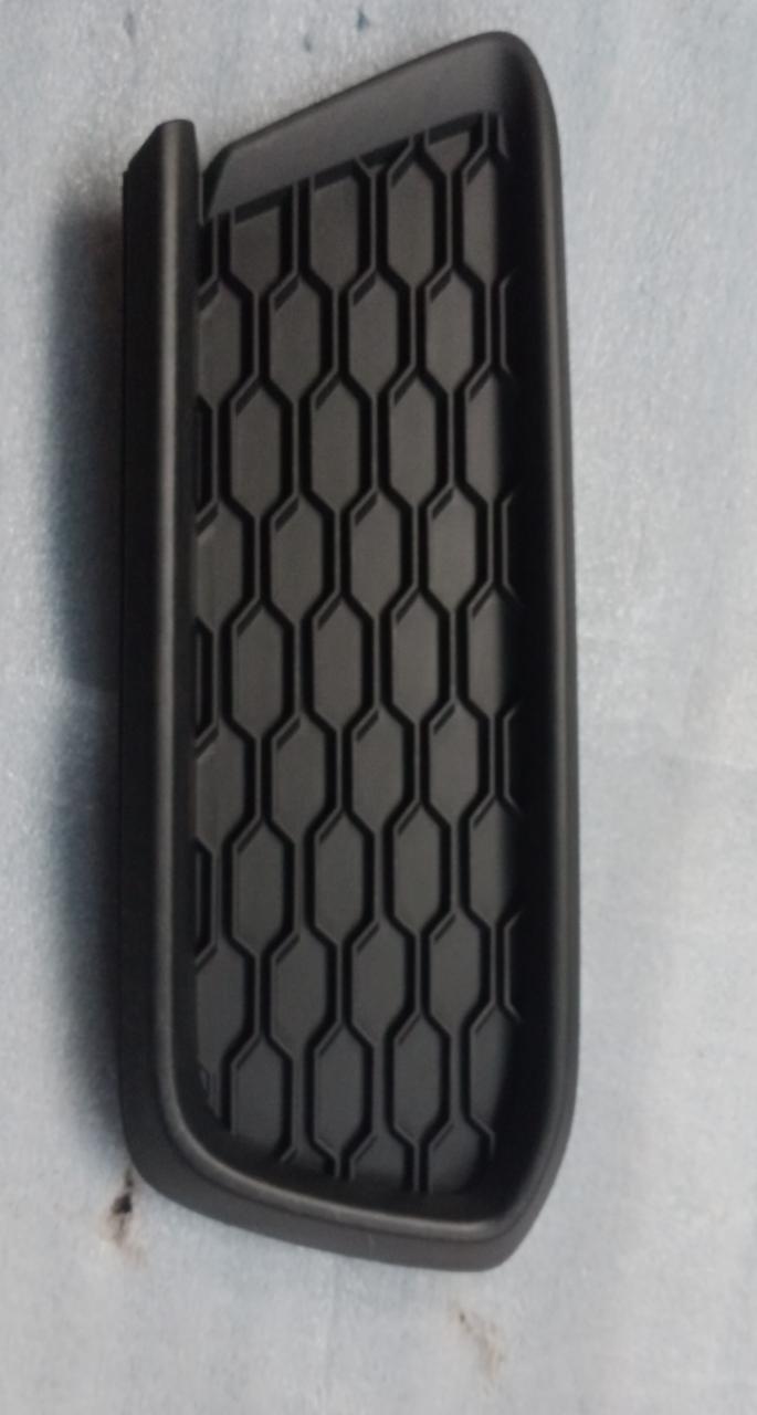 CarTrends fog lamp cover side for Honda Mobilio right side, spare parts replacement with sleek design.