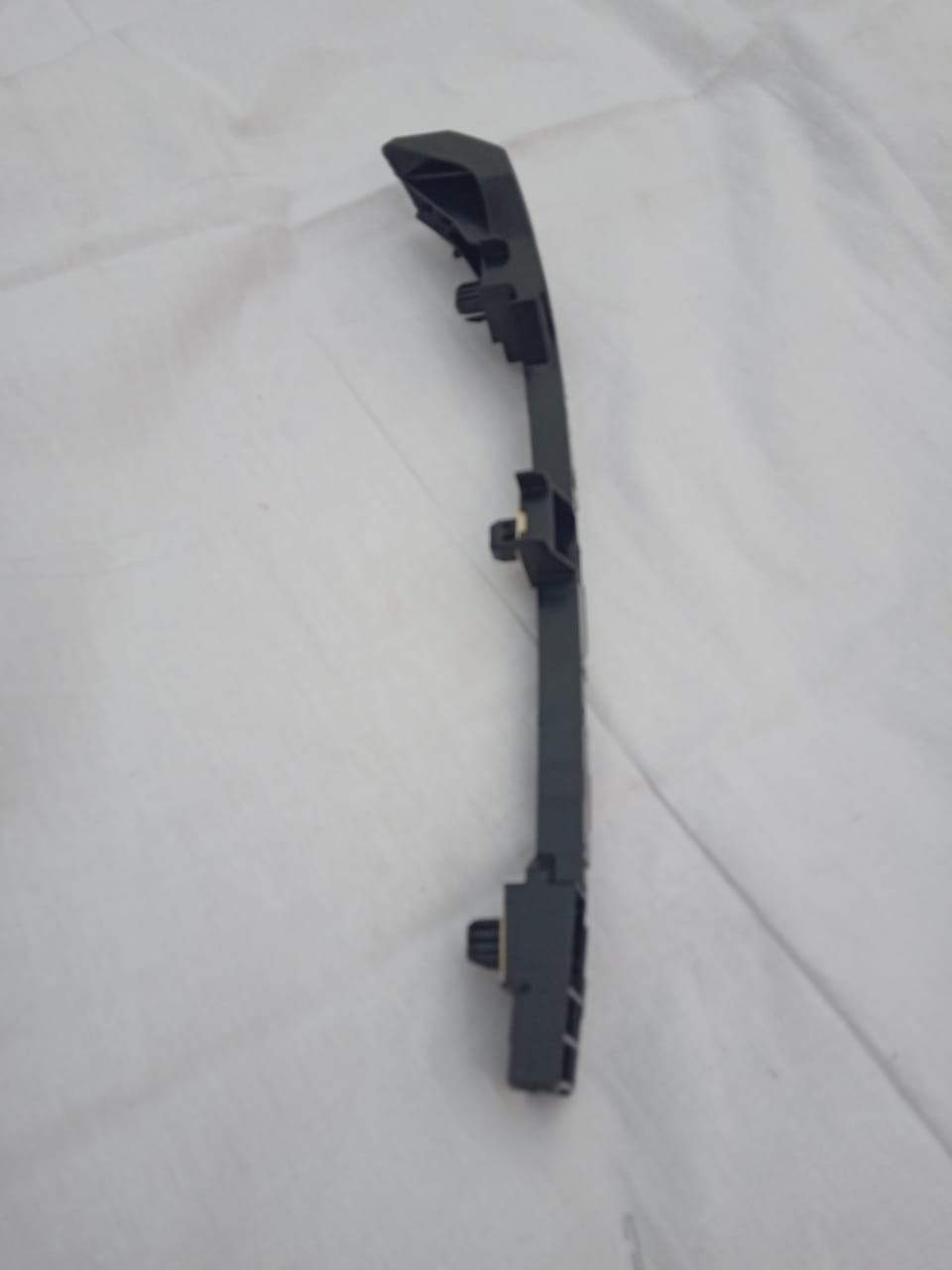 CarTrends rear bumper bracket for Honda WRV, right side spare part, sturdy metal support for rear bumper installation.