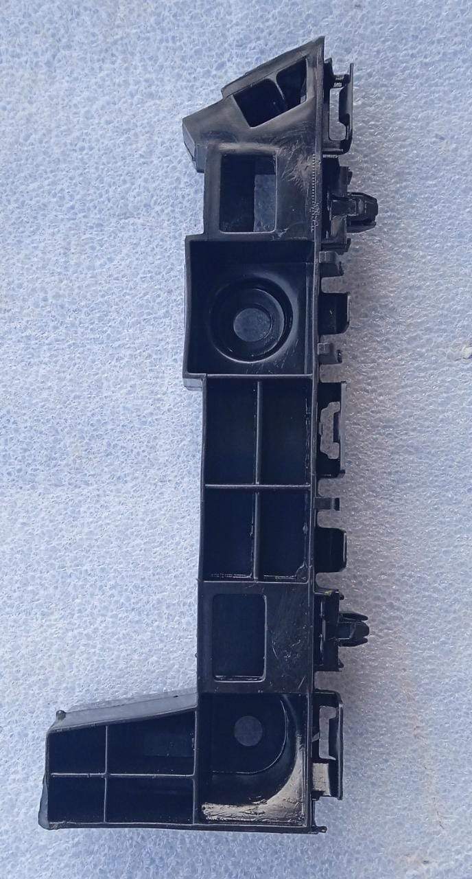 Right side bumper holder bumper bracket for Maruti Suzuki Wagon R from CarTrends, spare car parts for 2018 model.