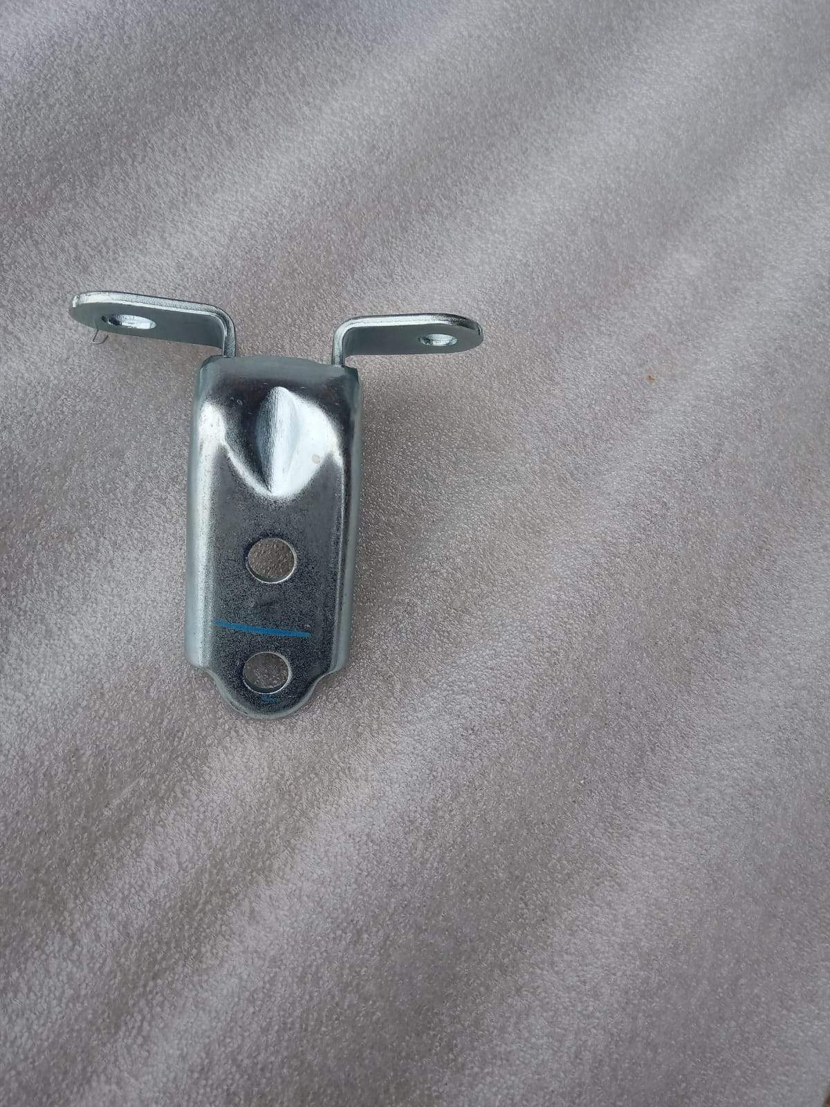 CarTrends front right upper door hinge spare part for Alcazar, vehicle hinge component, in black finish.