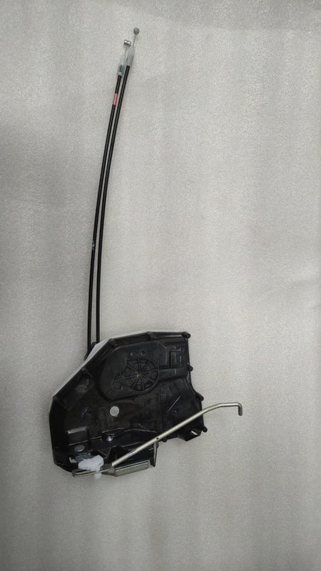 CarTrends front door latch Swift Type 1 left side, spare part for vehicle door lock mechanism.