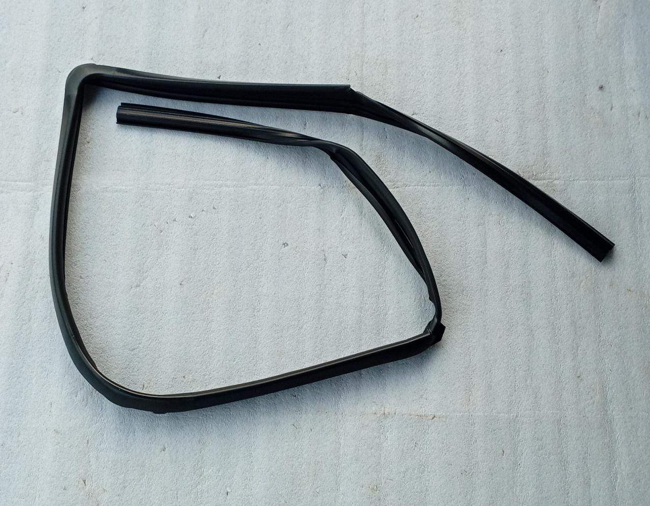 CarTrends front door glass run channel for Suzuki Swift Dzire, showing the black rubber window seal and metal frame component.
