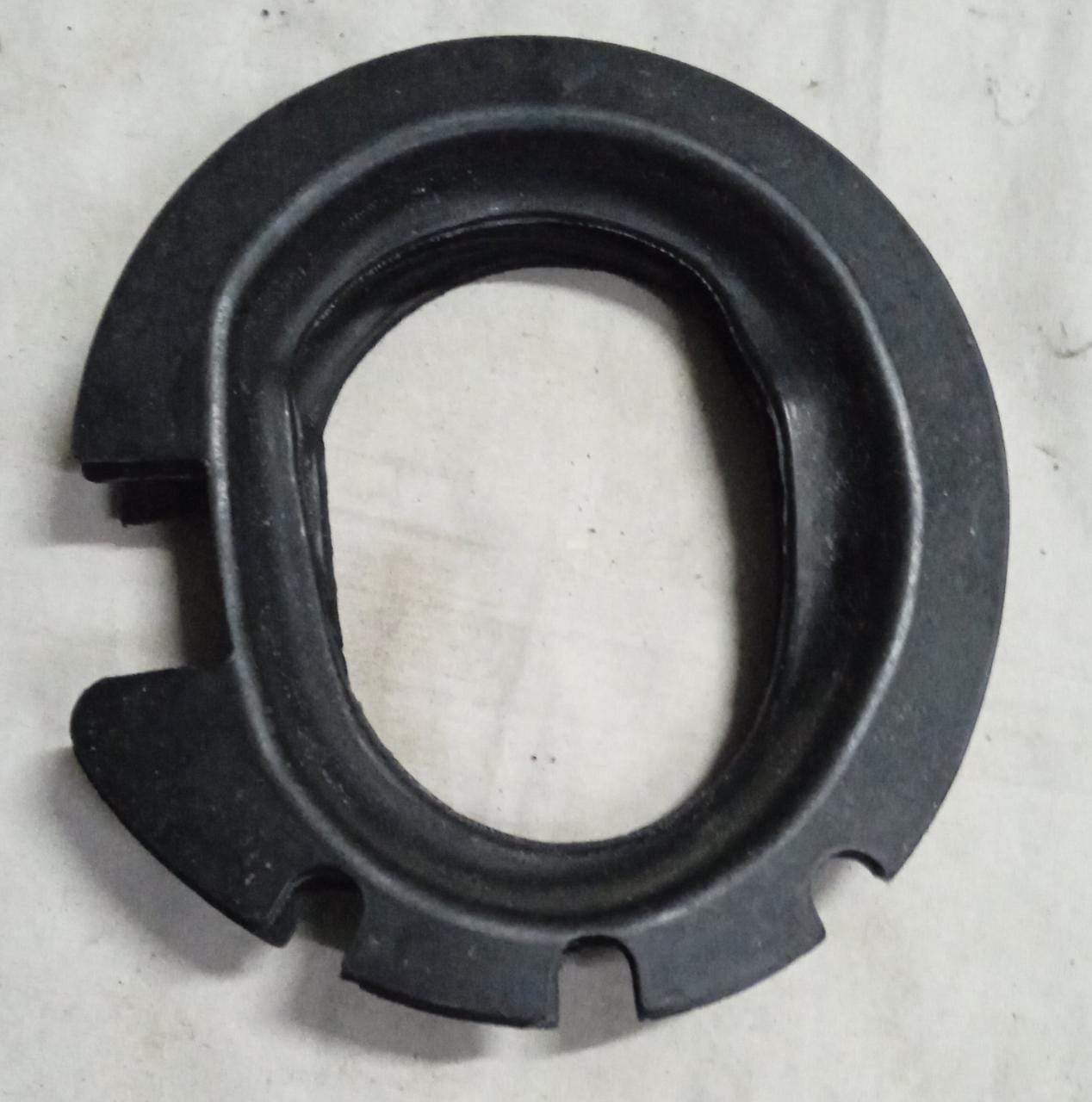 Chevrolet Astra ring damper from CarTrends, close-up view of spare part with black rubber and metal components.