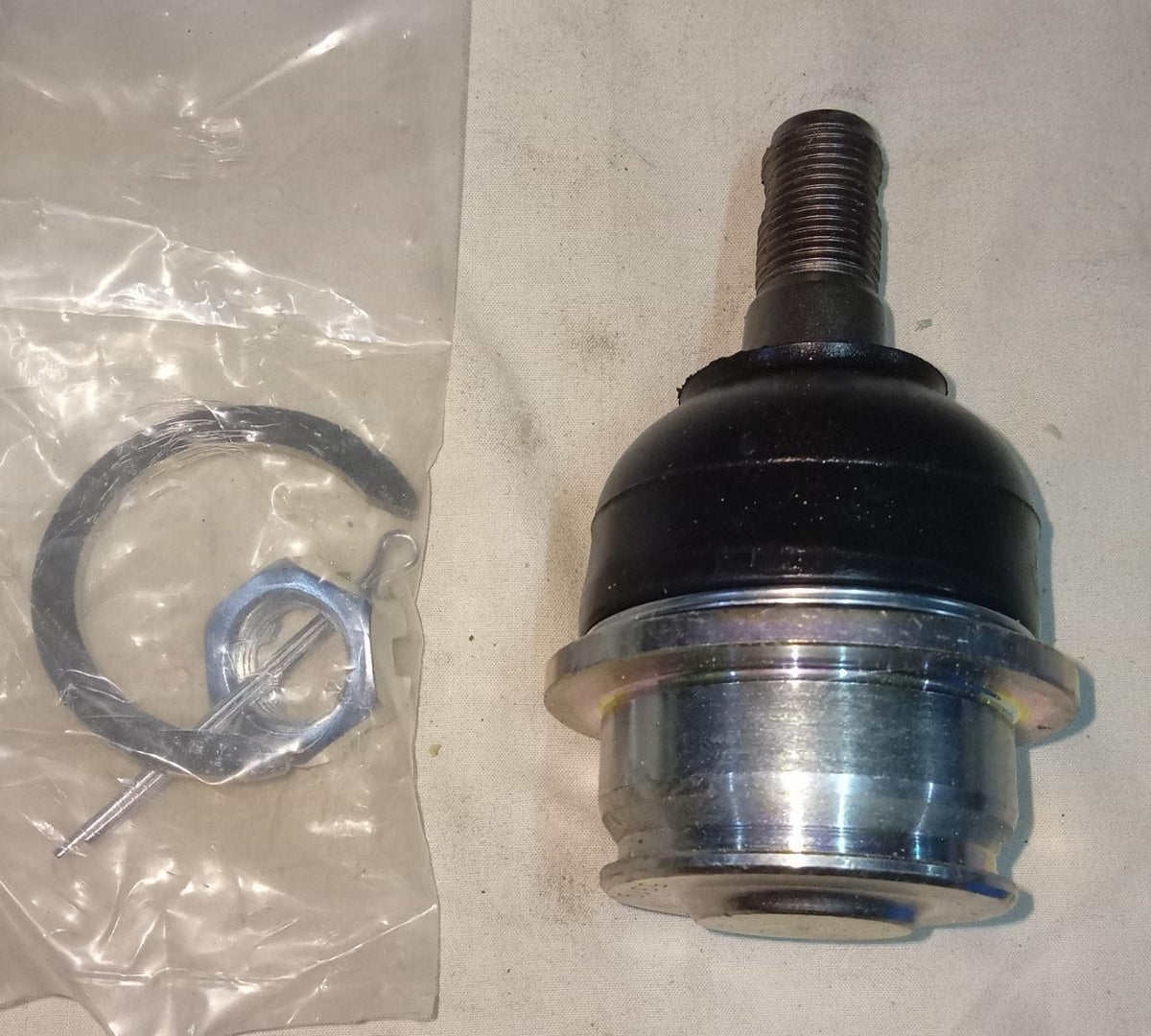 CarTrends lower ball joint for Toyota Hilux and Fortuner, durable spare part with model #4333009500, shown in the image.