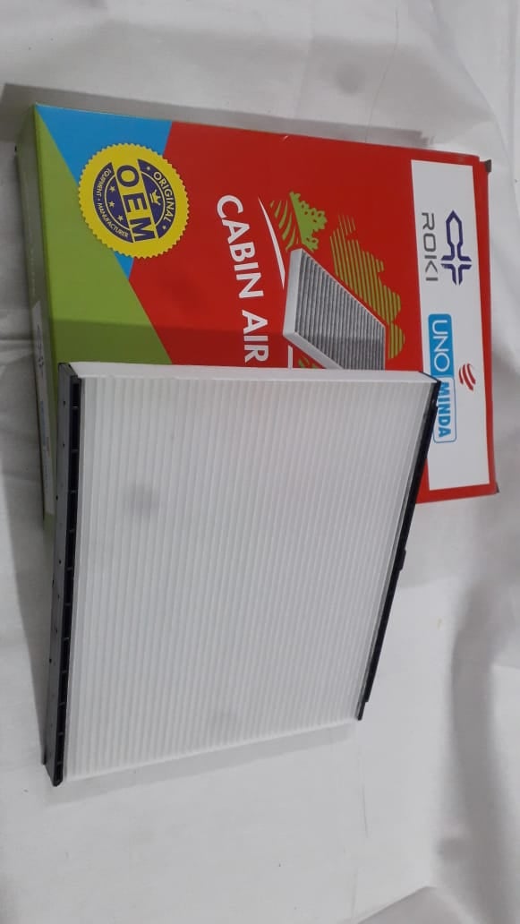 CarTrends cabin air filter for Mahindra Scorpio, spare part CF7020, shows the filter element and packaging.